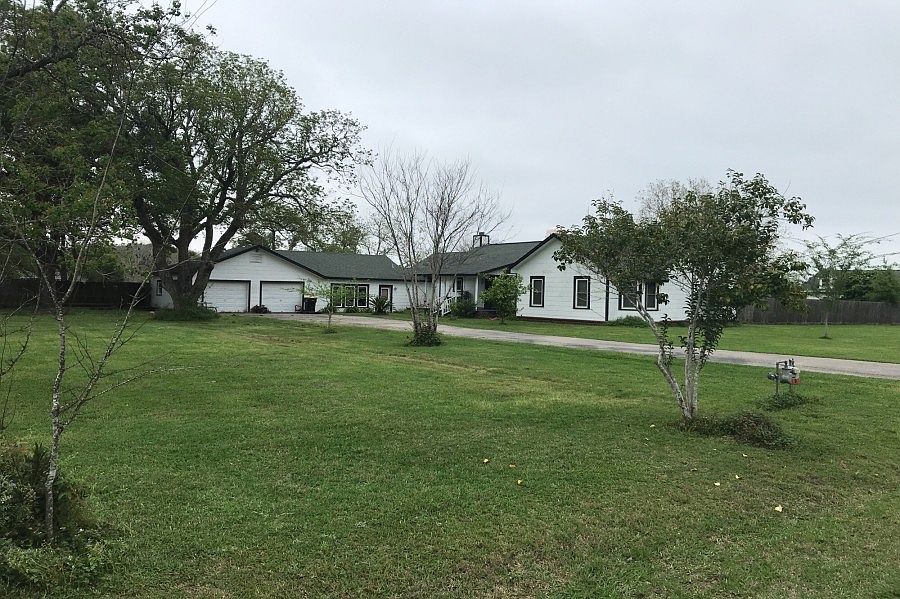 2nd image of 407 Tinkler St