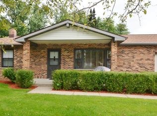 301 Scott Rd, Mount Horeb, WI 53572