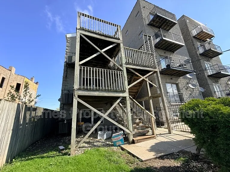 2731 W Congress Pkwy #1 — Photo 7