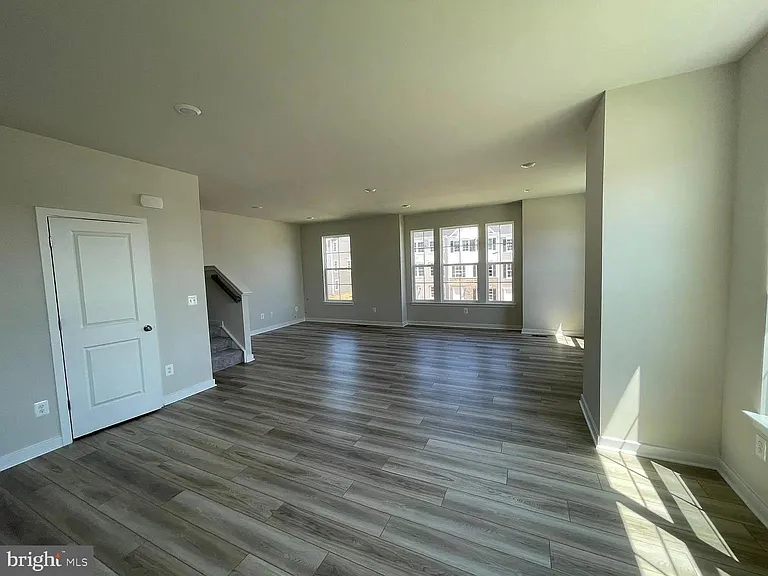 2244 Barhill Way — Photo 5