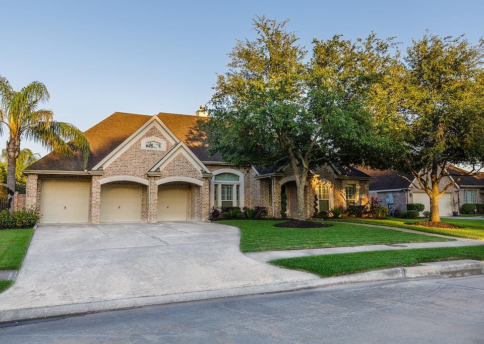 1st image of 209 Falcon Lake Cir