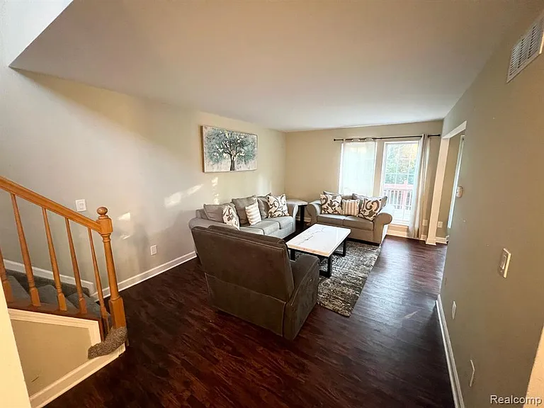3143 Village Cir S — Photo 10