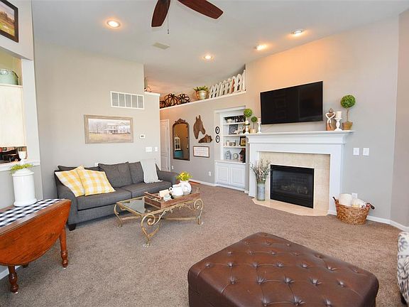 2nd image of 3996 Parkplace Dr
