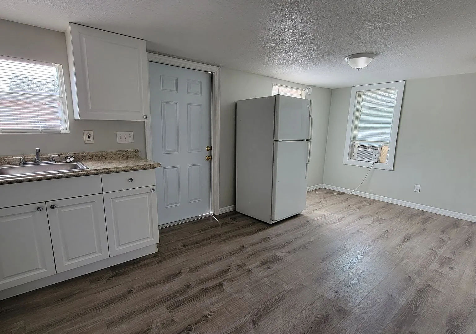 2811 4th St. — Photo 2