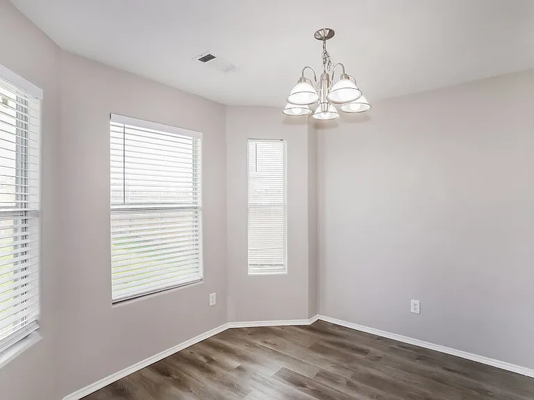 7528 Lazy Spur Blvd — Photo 6