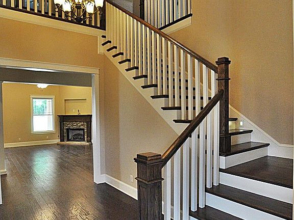 5th image of 2322 N Laurelwood Ln