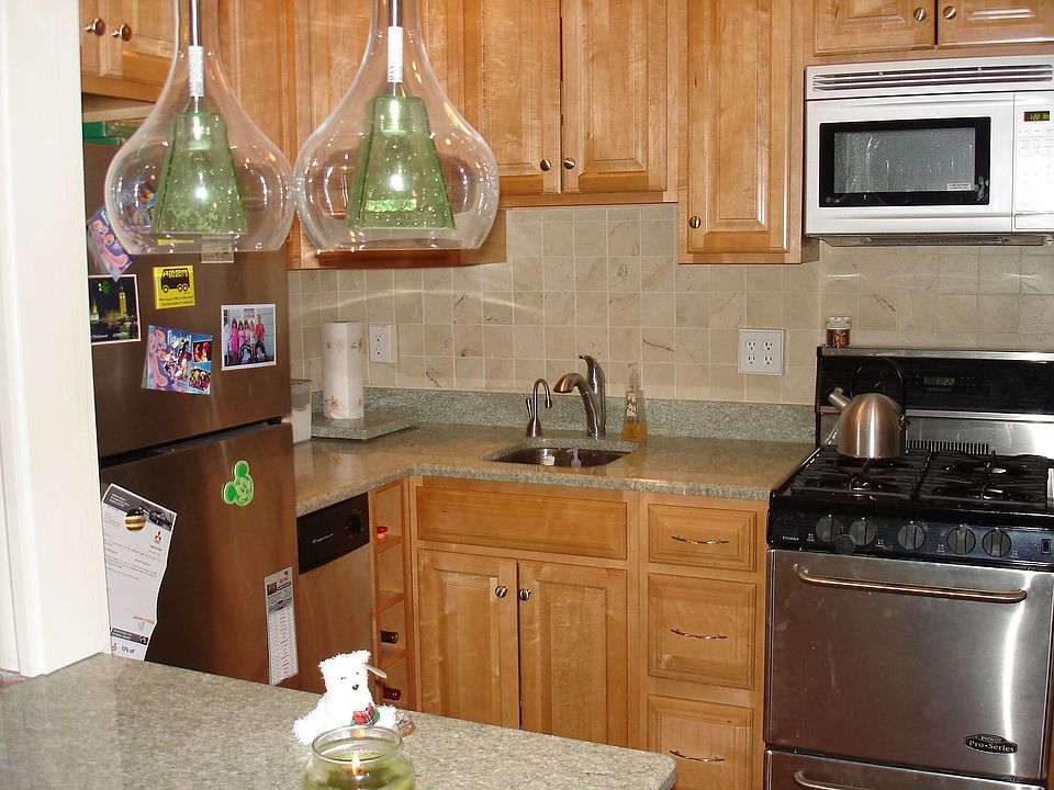 Full kitchen
