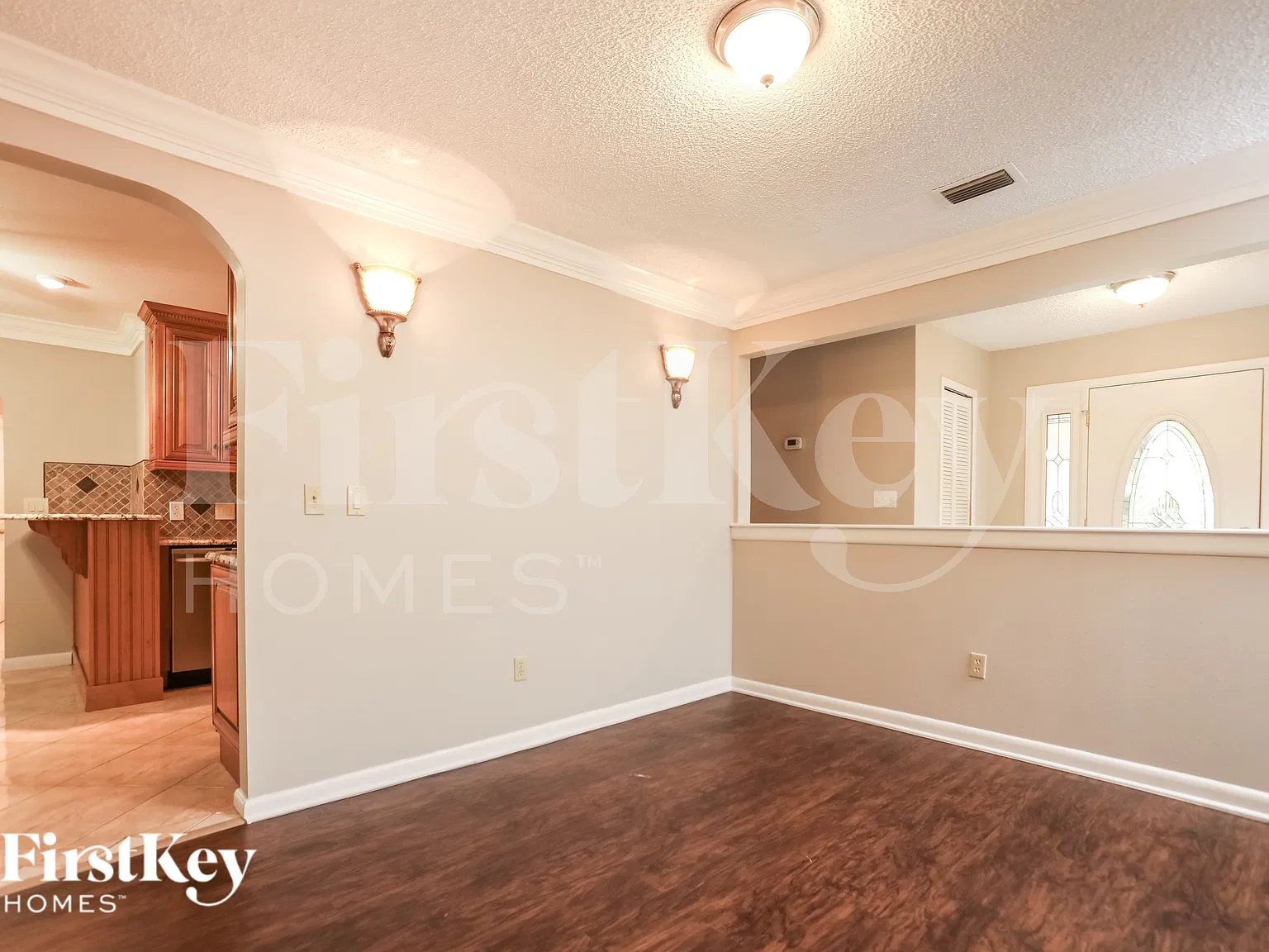4 bed, 2.0 bath, 2414 sqft, $2,905 — Photo 3