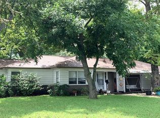 1801 N Tinsley St, Angleton, TX 77515