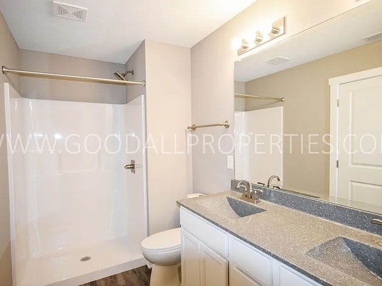 1007 Warren St — Photo 7
