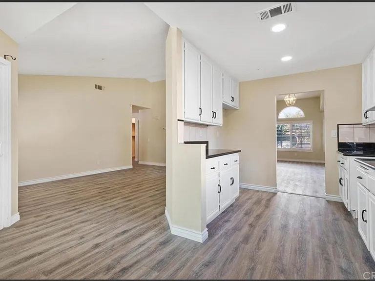 1645 W Victoria St — Photo 8