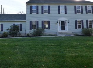 3 Oxford Dr, Lafayette, NJ 07848