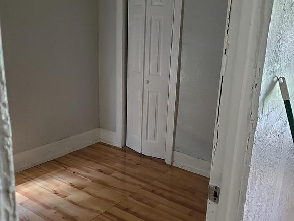 4th image of 1002 13th Ave S