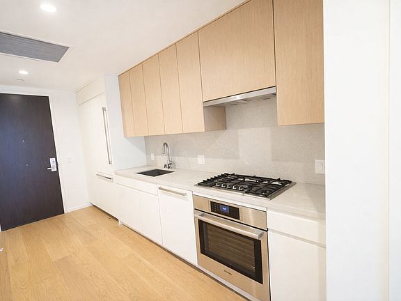 5th image of 877 Francisco St #1221