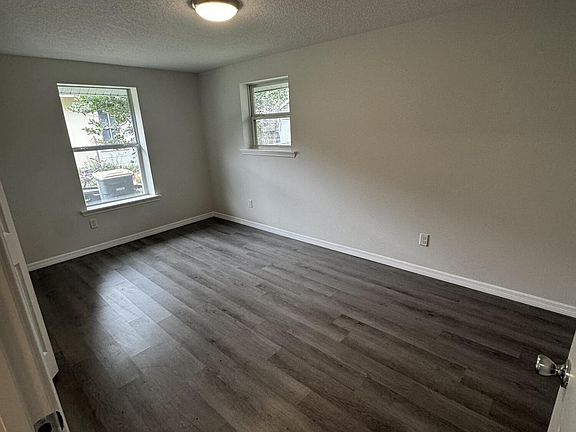 5th image of 2542 LOWELL Avenue