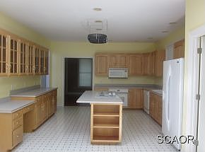 3rd image of 104 London Cir S