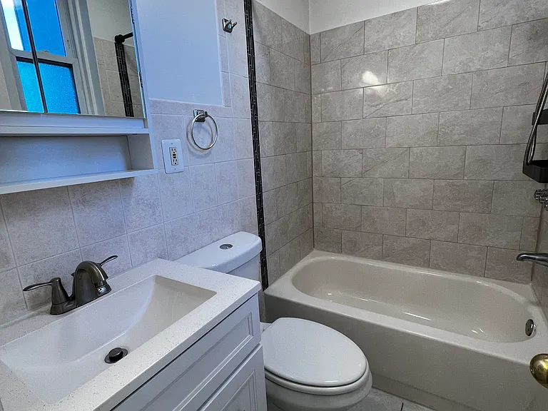 349 Grove St #3R — Photo 9