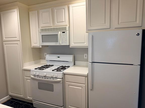 4th image of 901 N Monroe St APT 402