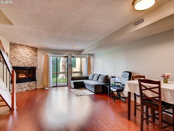 3rd image of 1735 NW Lakeway Ln