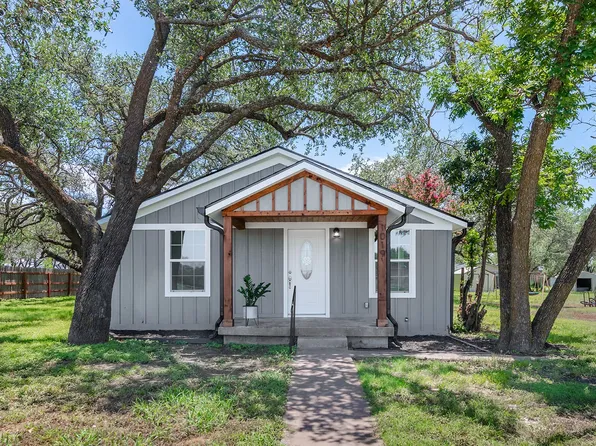 1019 W 11th St, Brady, TX 76825