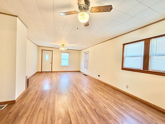 3rd image of 415 E 12th St
