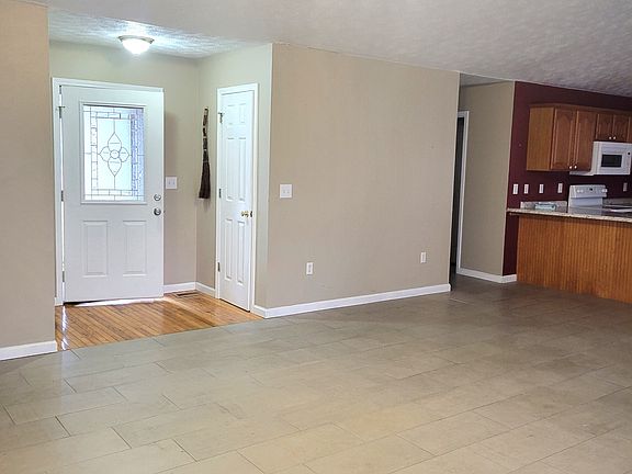 4th image of 346 Tulip Dr