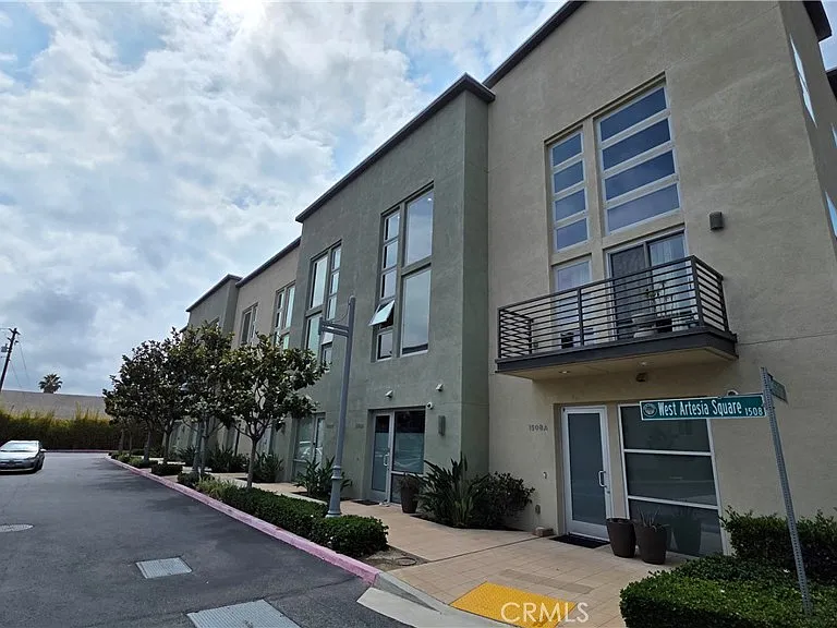 1508 W Artesia Sq #B — Photo 37