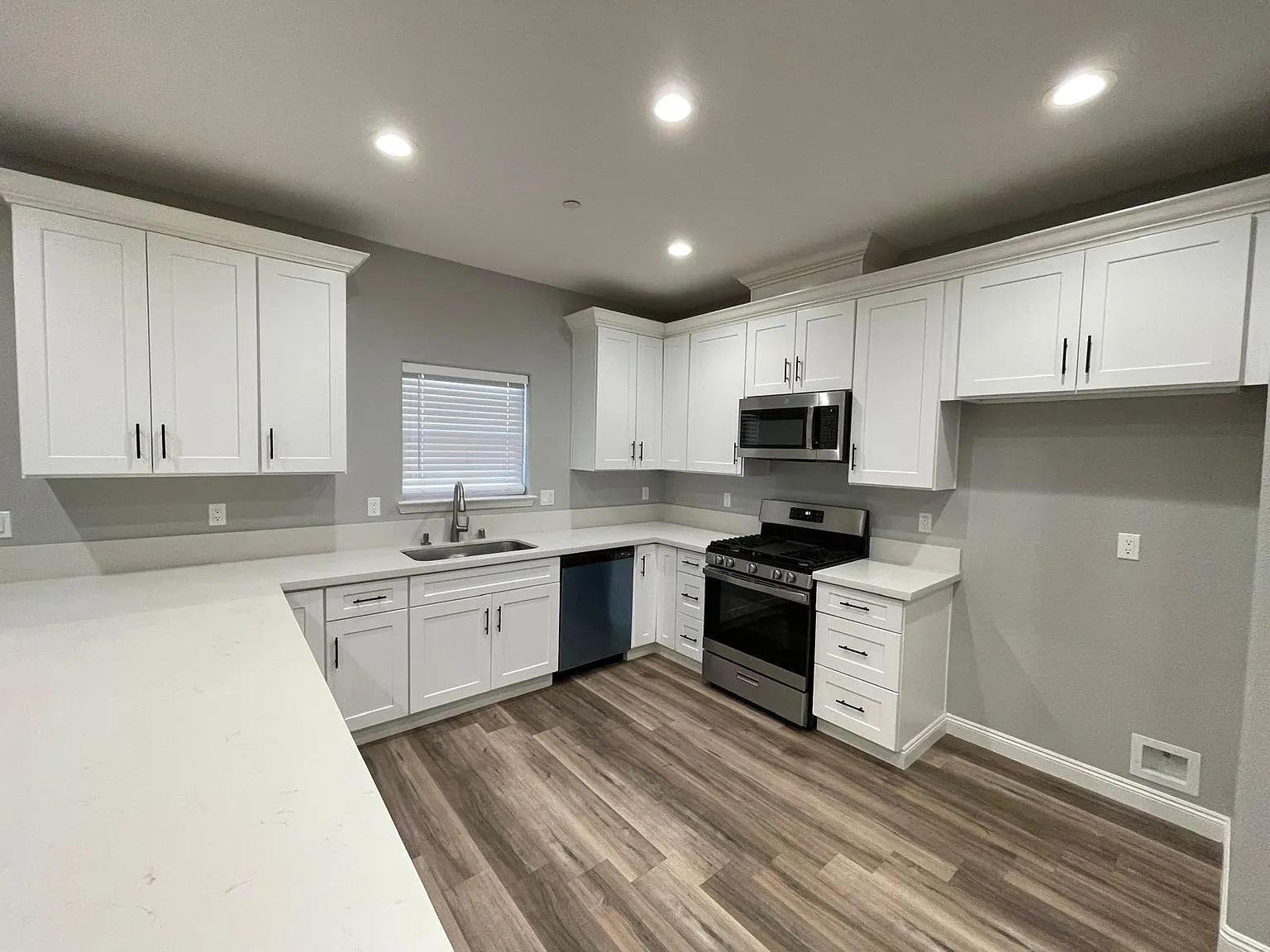 3 bed, 2.5 bath, 2054 sqft, $2,850 — Photo 4