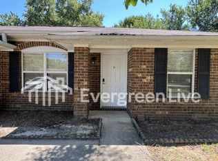 105 Viola Ct, Raeford, NC 28376
