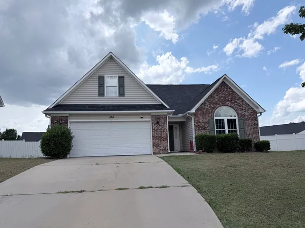 154 Saint George Dr, Raeford, NC 28376