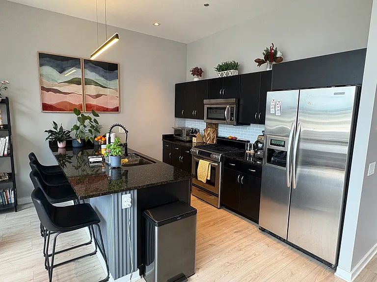 860 W Blackhawk St #601 — Photo 4