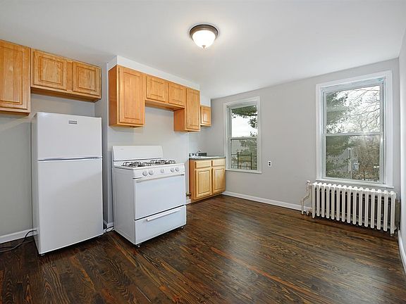 4th image of 83 Congress St #2