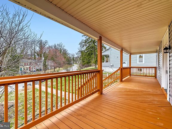 3rd image of 207 S Rock Glen Rd