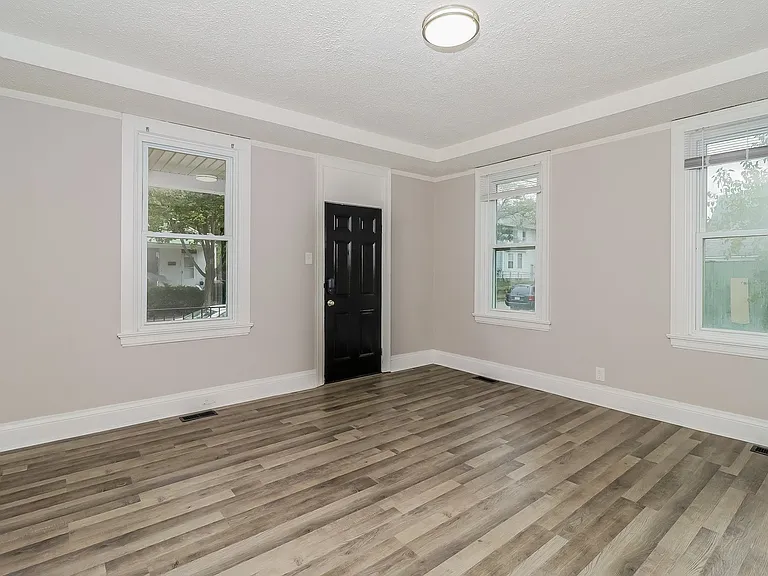 1062646_019_living_room_13241210.jpg