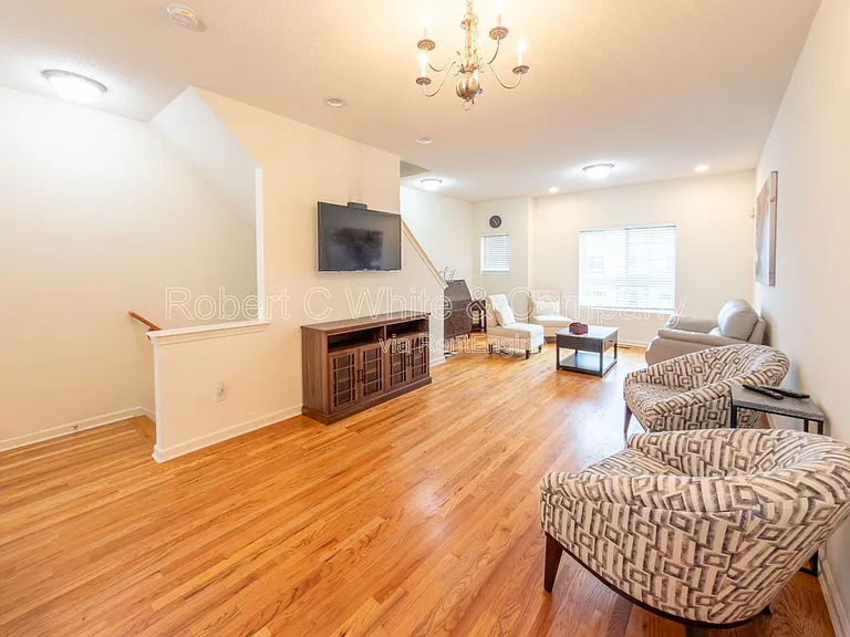 219 Pepin Pl — Photo 8