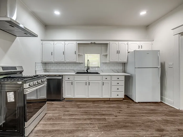 515 W Martin St — Photo 16