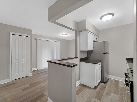 4th image of 215 East St #6