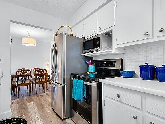 5th image of 2348 Shelley St APT 8