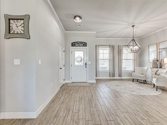 3rd image of 33 Dylan Dr