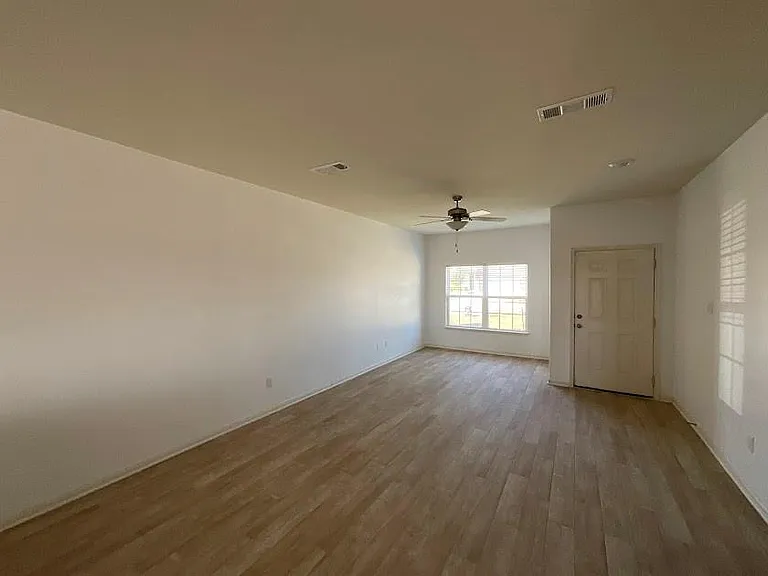 172 Allington Cir — Photo 5