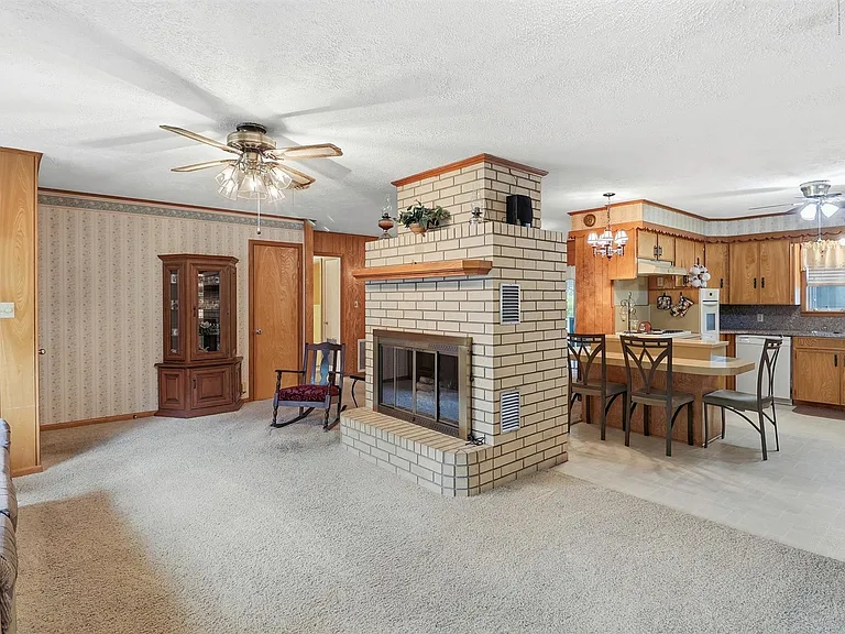 1335 Kathy Ave — Photo 8