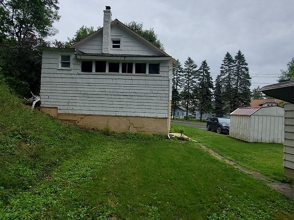 3rd image of 33 Oak St