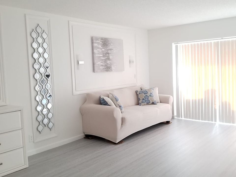 1st image of 1000 NE 14th Ave APT 306