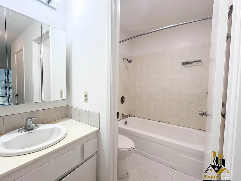 887 Woodside Ln E #3 — Photo 6