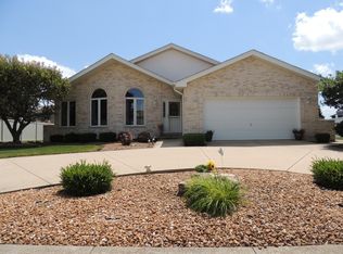 7307 Blackhawk Dr, Tinley Park, IL