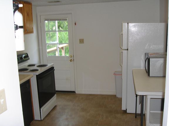 4th image of 127 Montmullin St