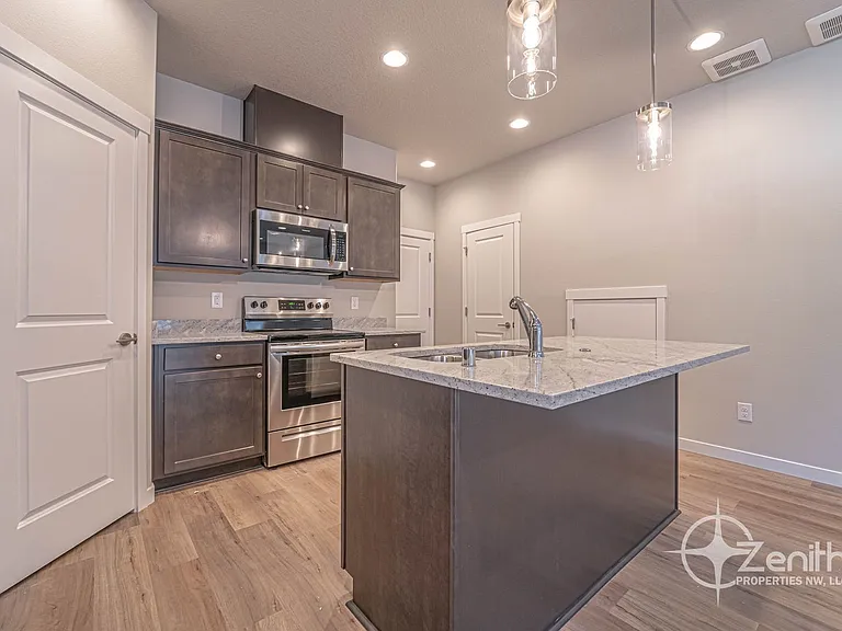 4912 NE 2nd Ct — Photo 3