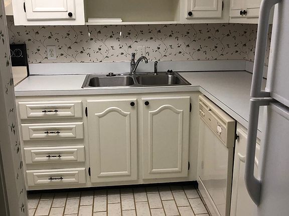 3rd image of 333 W Lake Howard Dr APT 304B