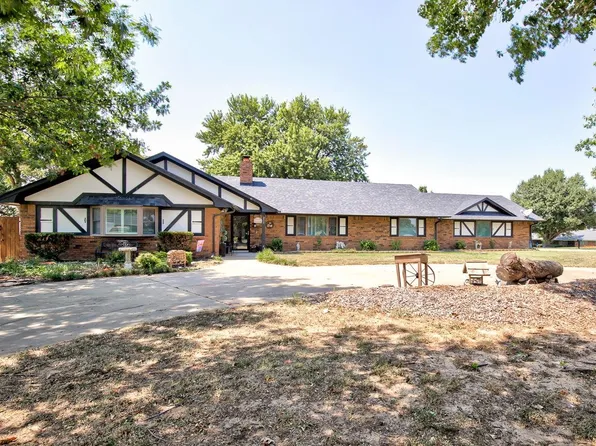 211 Terrace Dr, Watonga, OK 73772