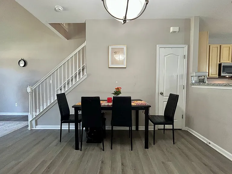 2113 Livingston St — Photo 8